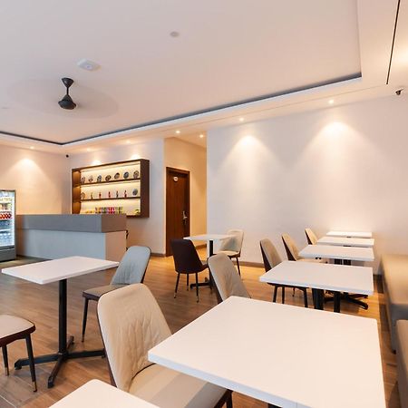 Urbanview Hotel Cengkareng Jakarta By Reddoorz Exteriör bild