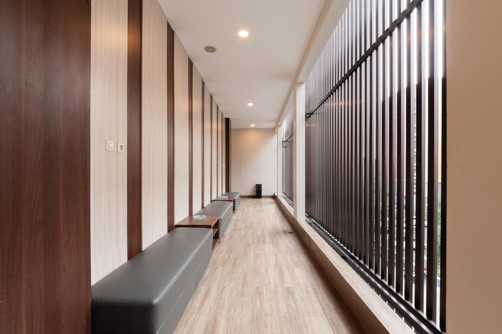 Urbanview Hotel Cengkareng Jakarta By Reddoorz Exteriör bild